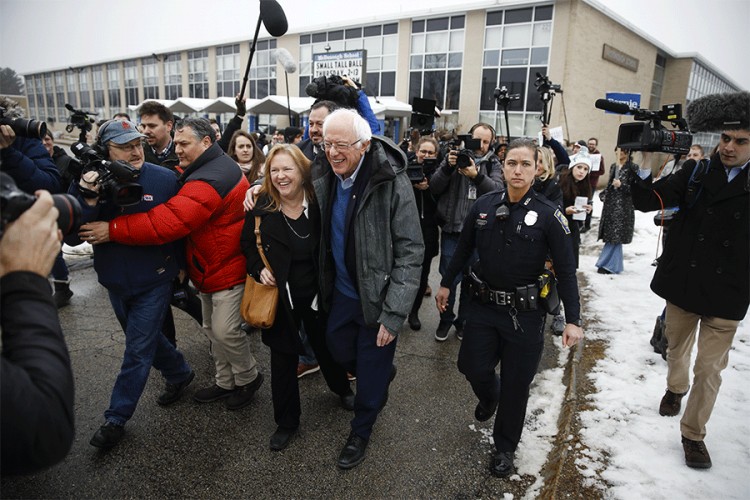 Sanders pobijedio u Nju Hempširu, još jedno loše veče za Bajdena