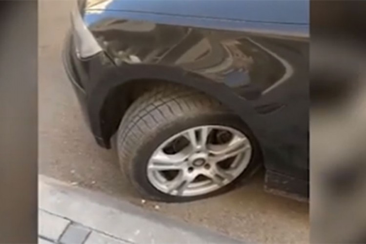 Vandali izbušili gume na nekoliko automobila u Banjaluci