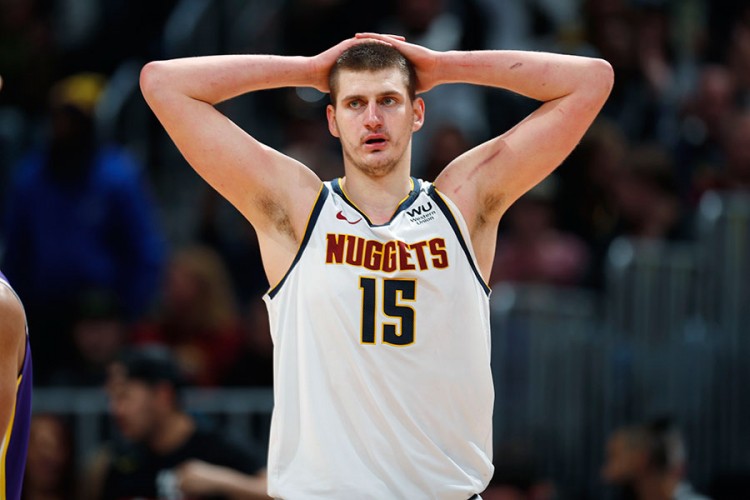Jokić nije mogao protiv Lejkersa, "trip-dabl" Lebrona