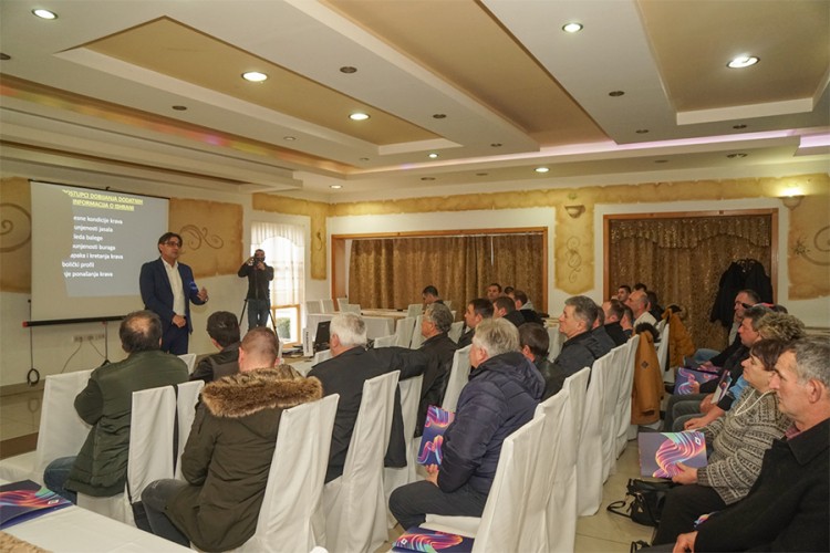 Mikrofin u Bijeljini organizovao seminar za mljekare