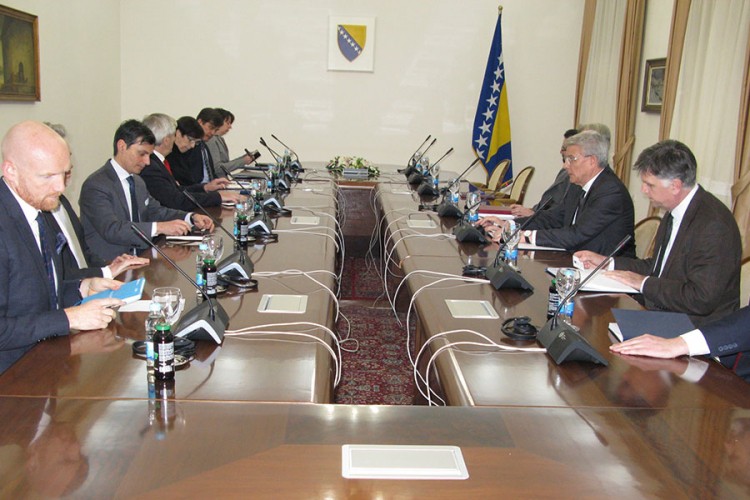 Džaferović s ambasadorima: Rješenja moraju biti plod dijaloga