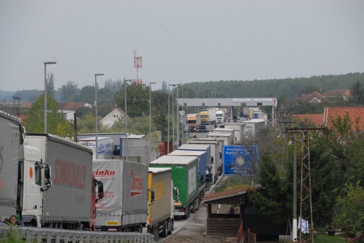 Špediterima nema ko da naplati više od 600.000 maraka