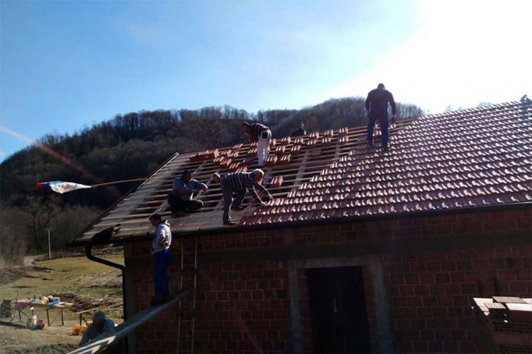 Pokrivena kuća koja se gradi za dječaka Dejana Zorića