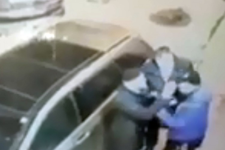 Kamera snimila tuču zbog parking mjesta