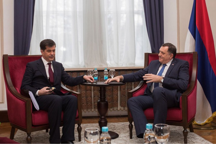Dodik: Žao mi je što se konstruktivan sastanak pretvorio u prijetnju
