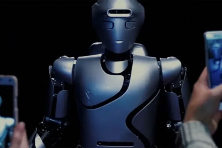 Iranski humanoidni robot i evolucija motoričkih sposobnosti