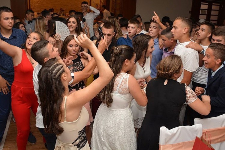 Proslava male mature buni i učenike i nastavnike