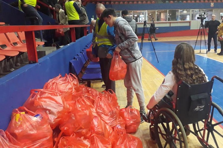 Na humanitarnom turniru prikupljeno 120 paketa pomoći za "Obrok ljubavi"