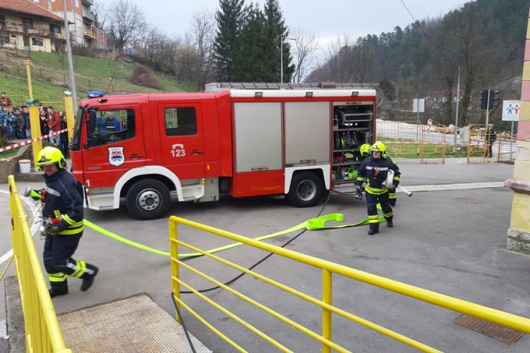 Đaci učili kako reagovati u slučaju nepogoda