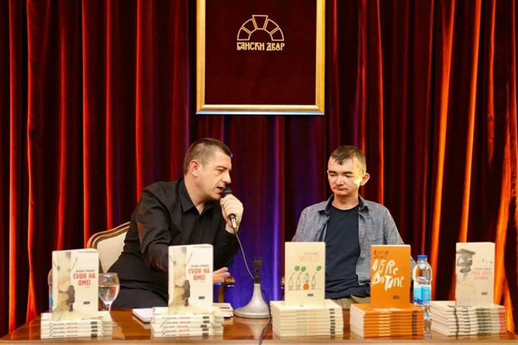 Promovisan roman Draška Sikimića: U otuđenosti se sve bolje sagleda