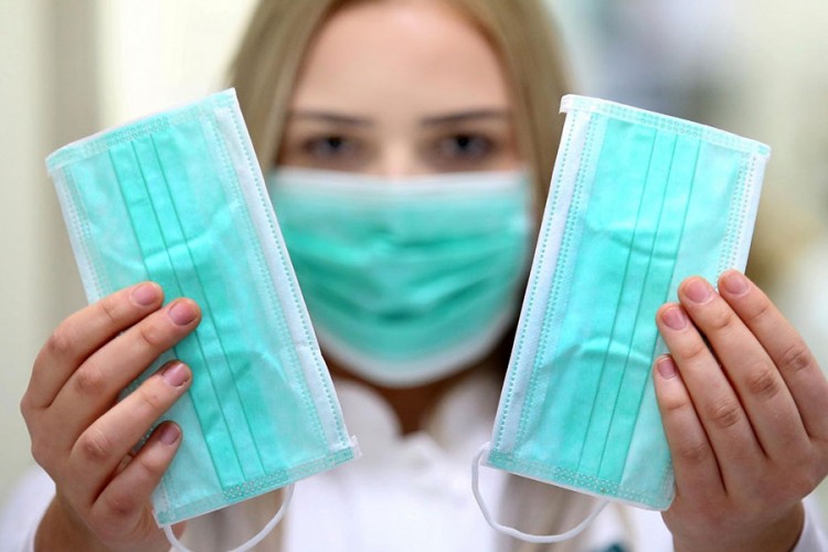 Građani razgrabili zaštitne maske u USK