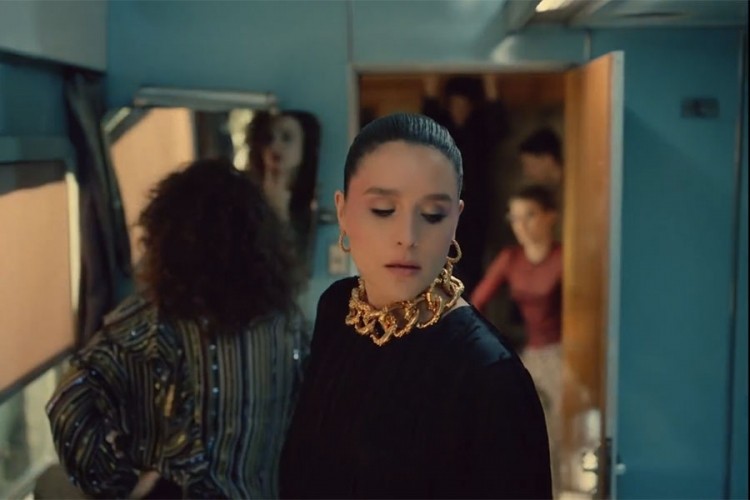 Engleska pjevačica snimila spot u Titovom Plavom vozu