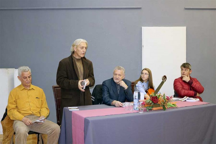 Promovisana zbirka pjesama "Kafane" Duška Popovića