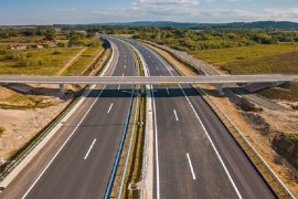 Na autoputu kod Prnjavora vozila prolaze preticajnom trakom