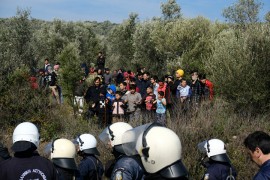 Uznemirujući snimci iz Grčke: Migrant upucan u vrat, suzavac bačen ...