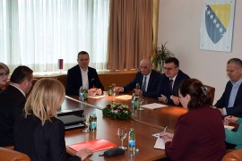 Tegeltija sa sindikatima institucija BiH: Prioritetno pitanje plata