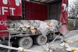 U sudaru autobusa i kamiona povrijeđen vozač
