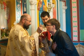 Preporuka vjernicima da ne ljube ikone ni ruku svešteniku