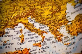 Naglo pali troškovi zaduživanja Grčke i Italije