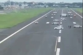 Ekvadorci blokirali pistu automobilima da avion iz Španije ne sleti