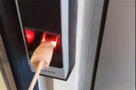 Napravio silikonski prst da se zaštiti od virusa