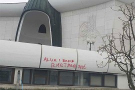 Na džamiji u Zagrebu uvredljivi grafiti na račun Alije i Bakira ...