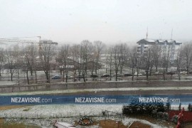 April pred vratima, a u Banjaluci pada snijeg