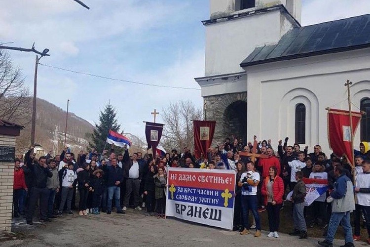 Krenula prva litija ka Bijelom Polju