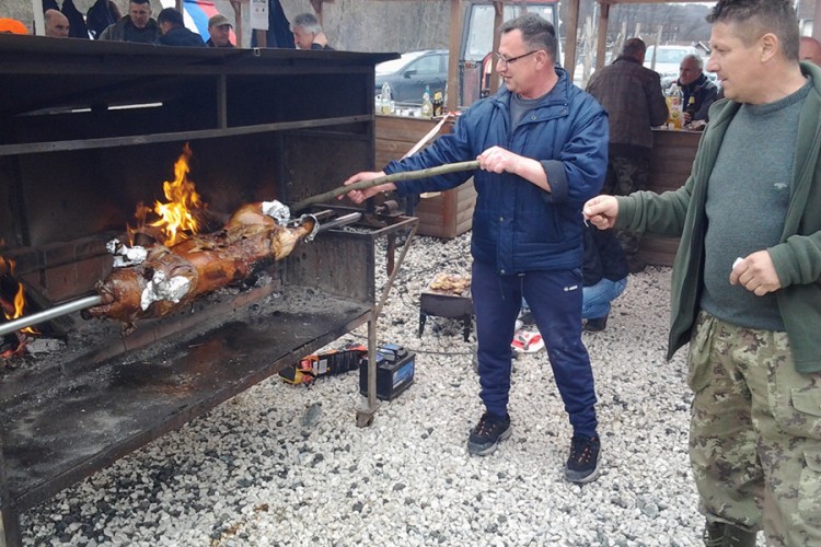 Ukrstili ražnjeve na "Stanarskom ražnjoboju"