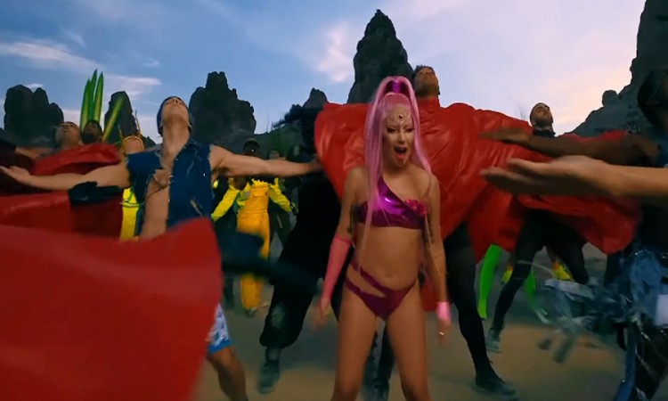 Moćni rendžeri i svemirski kostimi: Pogledajte novi spot Ledi Gage