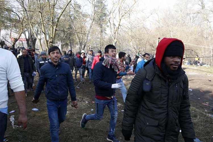AP: Na hiljade migranata na tursko-grčkoj granici