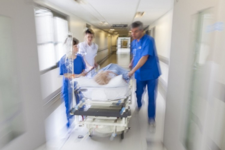 Zbog ružne navike dobio dugotrajnu erekciju i zaglavio u bolnici