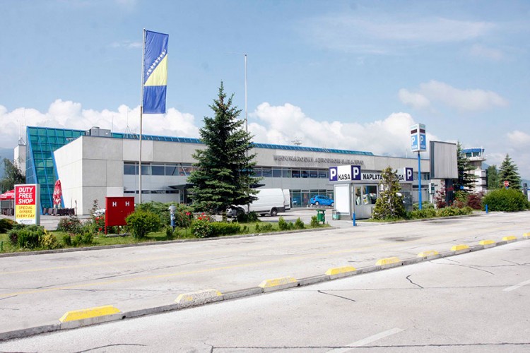 Na bh. aerodromima u avione pokušali unijeti snajpere, šljemove...