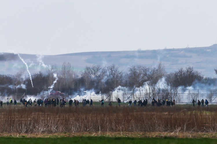 Grci tvrde da su migranti upotrijebili suzavce turske vojske