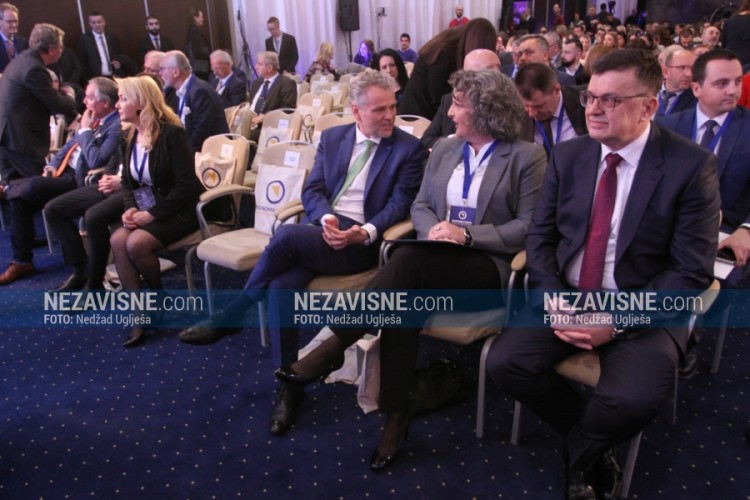 Ekonomski forum u Sarajevu okupio vlast, poslovnu i ekonomsku zajednicu