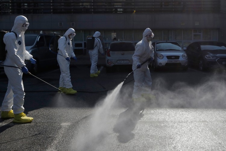 Italijanski stručnjak objasnio zašto se virus brzo širi ovom zemljom
