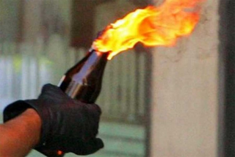 Na sedam kladionica bačeni molotovljevi kokteli