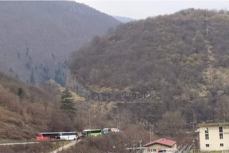 Sudarila se dva autobusa s navijačima Borca