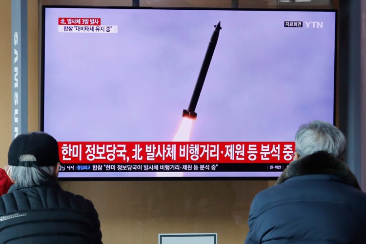 Sjeverna Koreja ispalila tri projektila