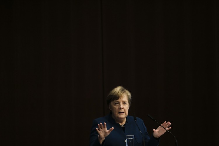 Merkel: Najefikasnija stvar protiv virusa korona je vrijeme