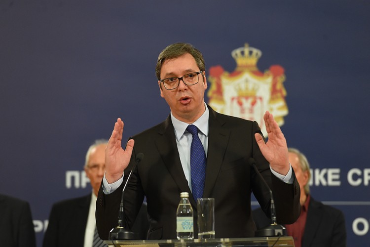 Vučić: Zabranjeni javni skupovi u zatvorenom, nema obustave nastave