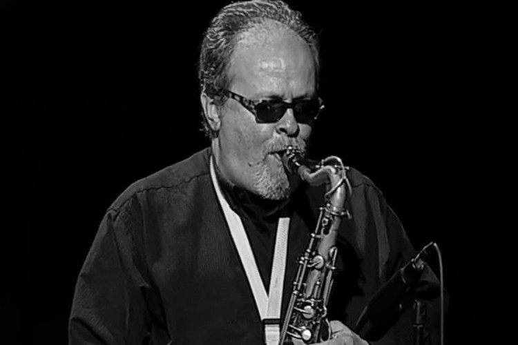 Muzičar preminuo od korona virusa