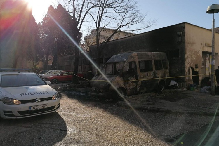 Izgorio kombi u Mostaru