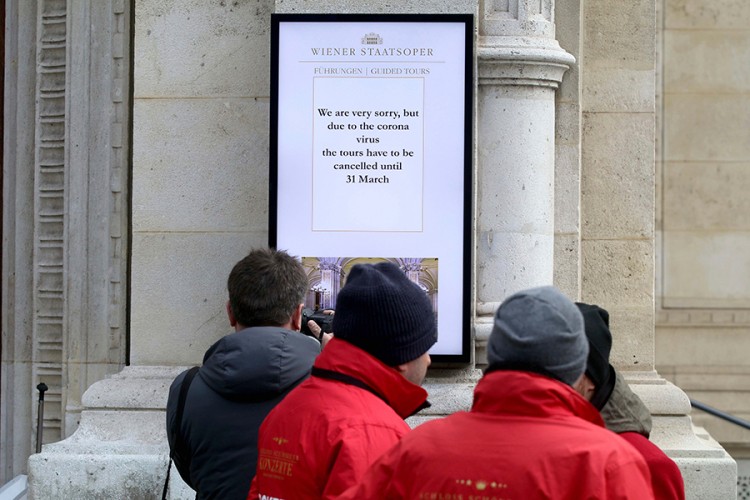 Prvi preminuli od virusa korona u Austriji