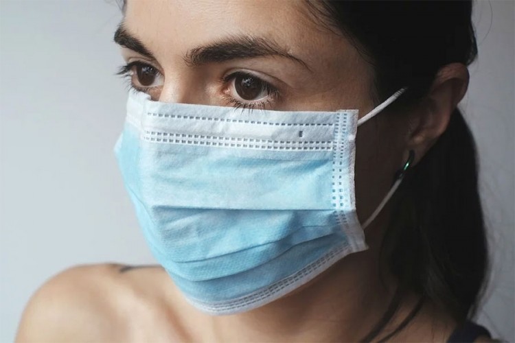 Proizvodnja hirurških maski u tri smjene u Srbiji