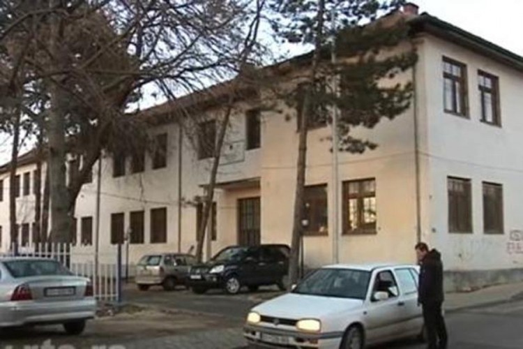 Uz prisustvo policije zatvorena srpska škola u Obiliću