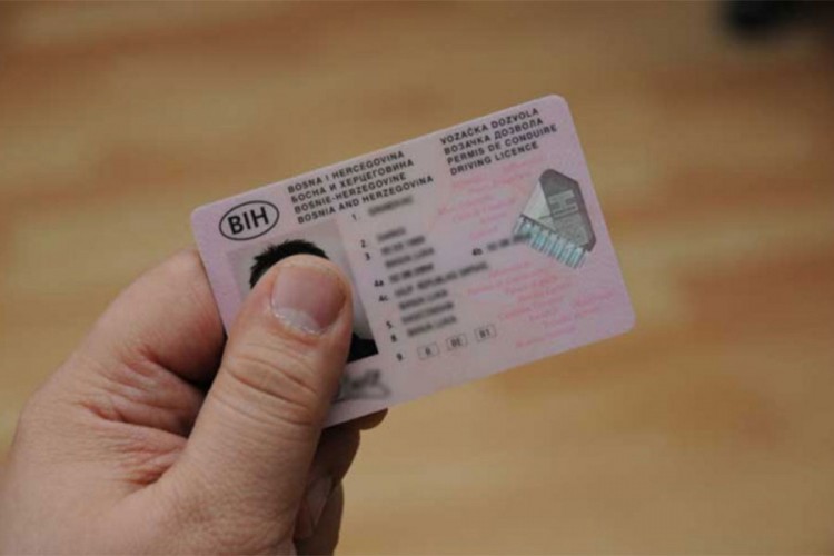 U Banjaluci uhapšeni osumnjičeni za falsifikovanje vozačkih dozvola