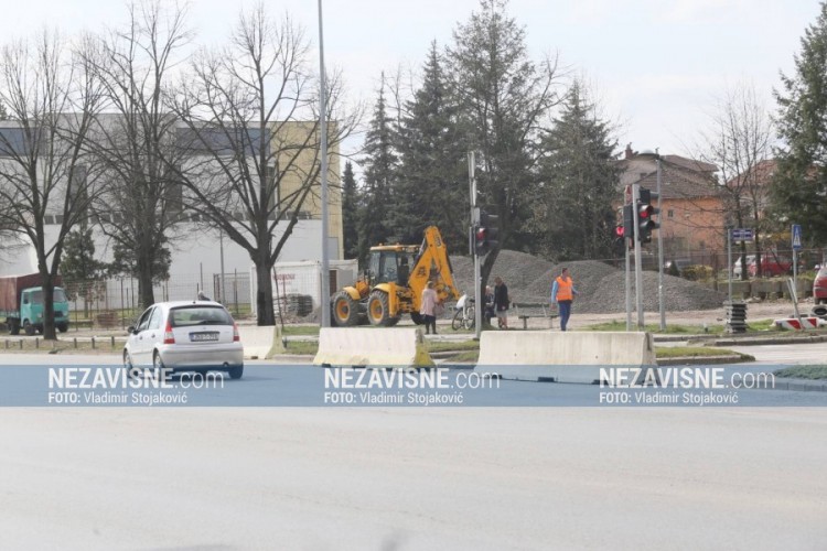 Počela izgradnja kružnog kod 'Lesnine', zatvoren saobraćaj iz pravca 'Tropika'