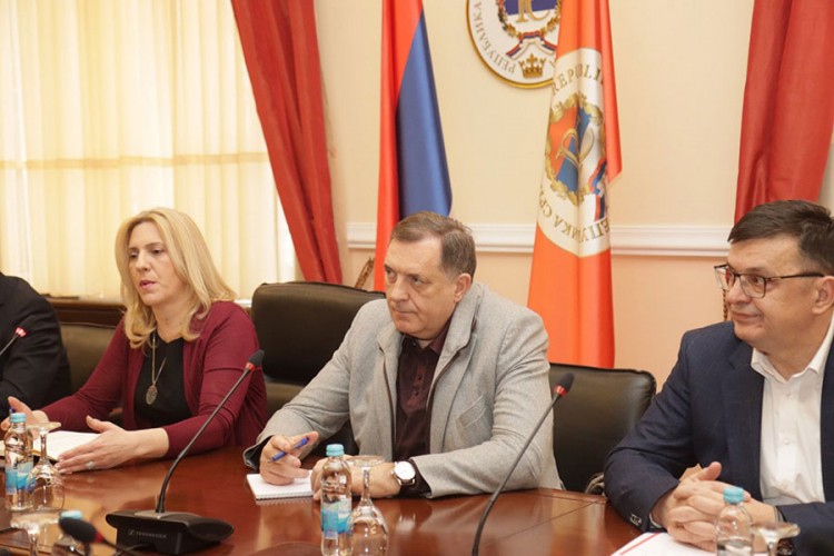 Dodik: Od ponedjeljka vojska postavlja šatore
