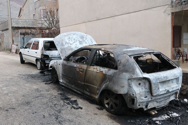 Požar u Trebinju, policajcu zapaljen audi